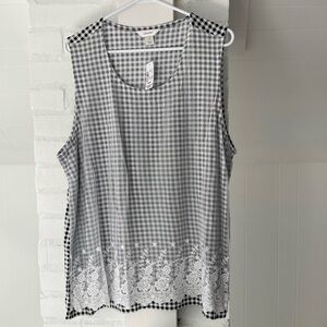 New CJ Banks tank top size 2x